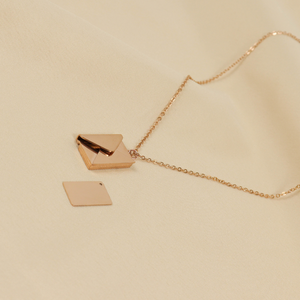 COLLAR CARTA CON SOBRE PERSONALIZADO LÁSER