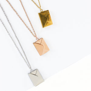 COLLAR CARTA CON SOBRE PERSONALIZADO LÁSER