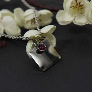 COLLAR PIEDRA MES NACIMIENTO PERSONALIZADO A LÁSER