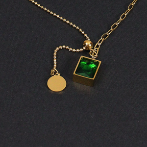 COLLAR PIEDRA VERDE Y PLACA PERSONALIZADA A LÁSER