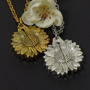 COLLAR RELICARIO GIRASOL PERSONALIZADO A LÁSER