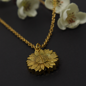 COLLAR RELICARIO GIRASOL PERSONALIZADO A LÁSER