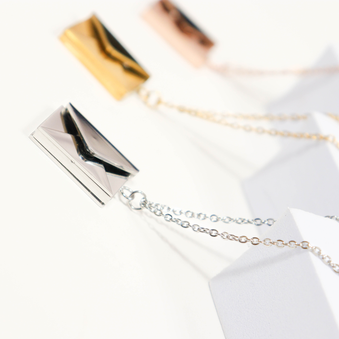 COLLAR CARTA CON SOBRE PERSONALIZADO LÁSER