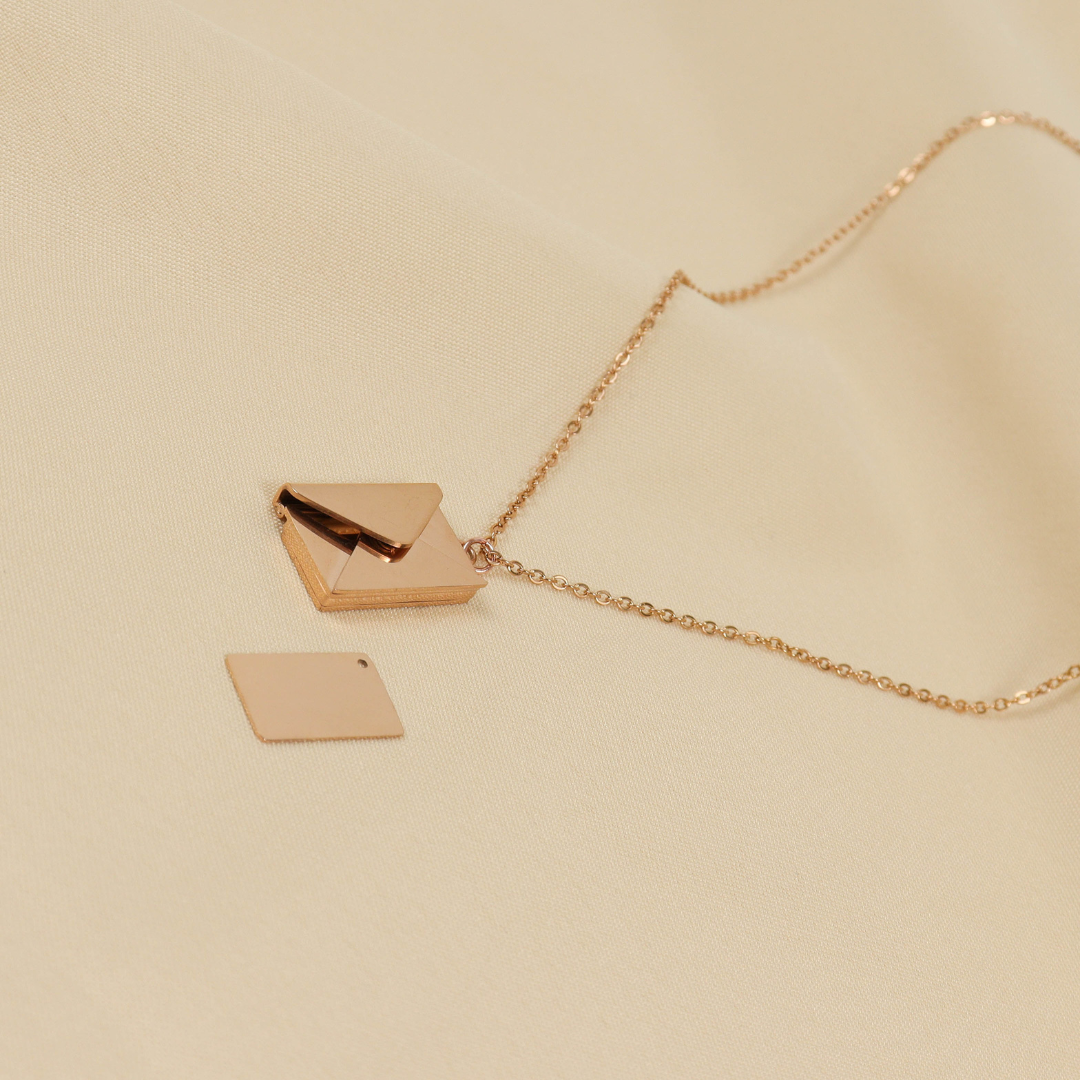 COLLAR CARTA CON SOBRE PERSONALIZADO LÁSER