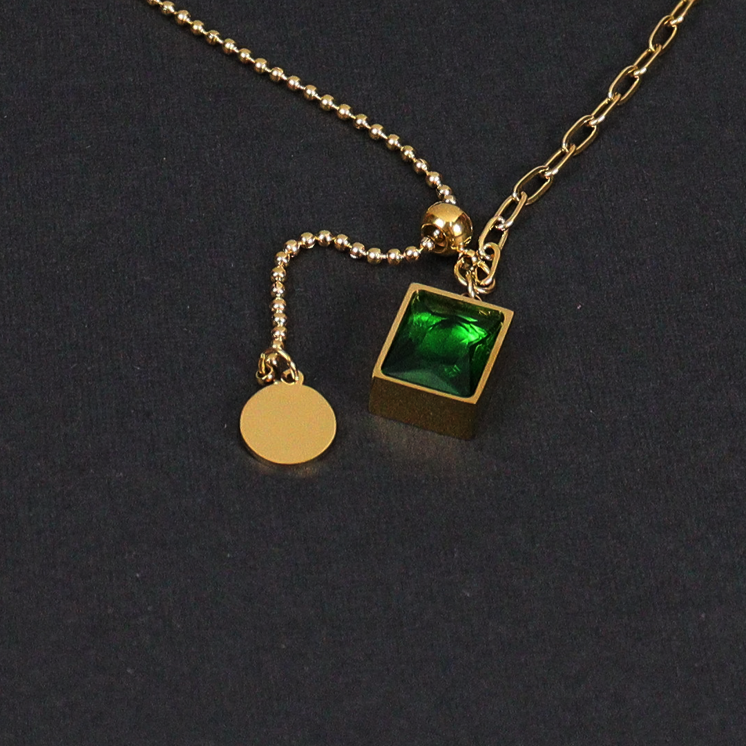 COLLAR PIEDRA VERDE Y PLACA PERSONALIZADA A LÁSER