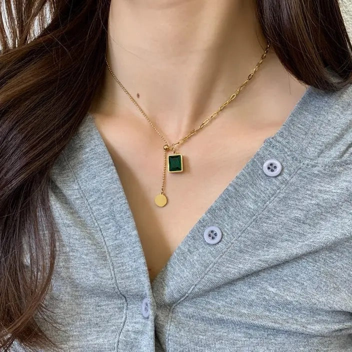 COLLAR PIEDRA VERDE Y PLACA PERSONALIZADA A LÁSER