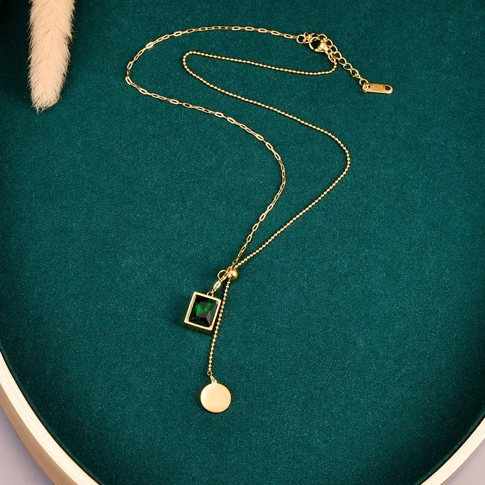 COLLAR PIEDRA VERDE Y PLACA PERSONALIZADA A LÁSER