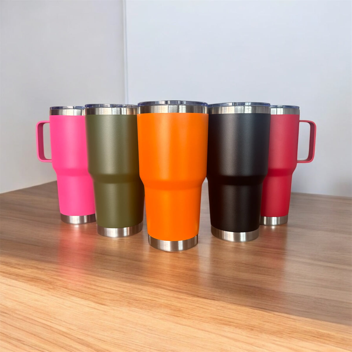 TERMO/VASO 890 mL EN ACERO INOXIDABLE CON AGARRADERA PERSONALIZADO CON LÁSER