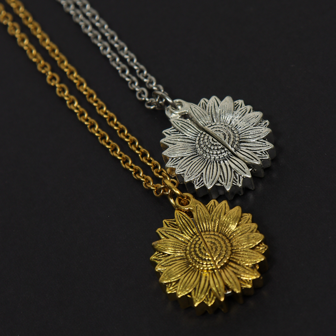 COLLAR RELICARIO GIRASOL PERSONALIZADO A LÁSER