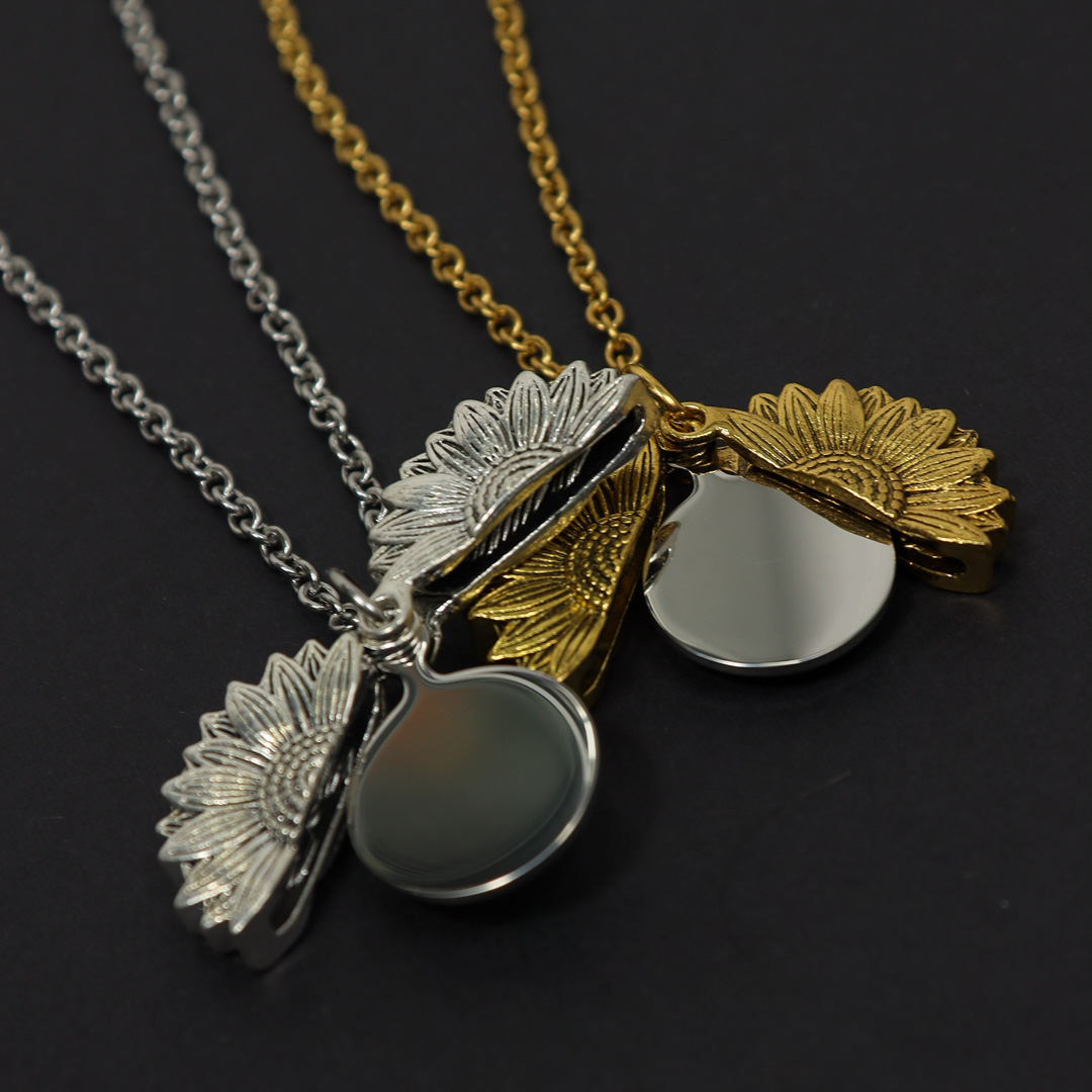 COLLAR RELICARIO GIRASOL PERSONALIZADO A LÁSER