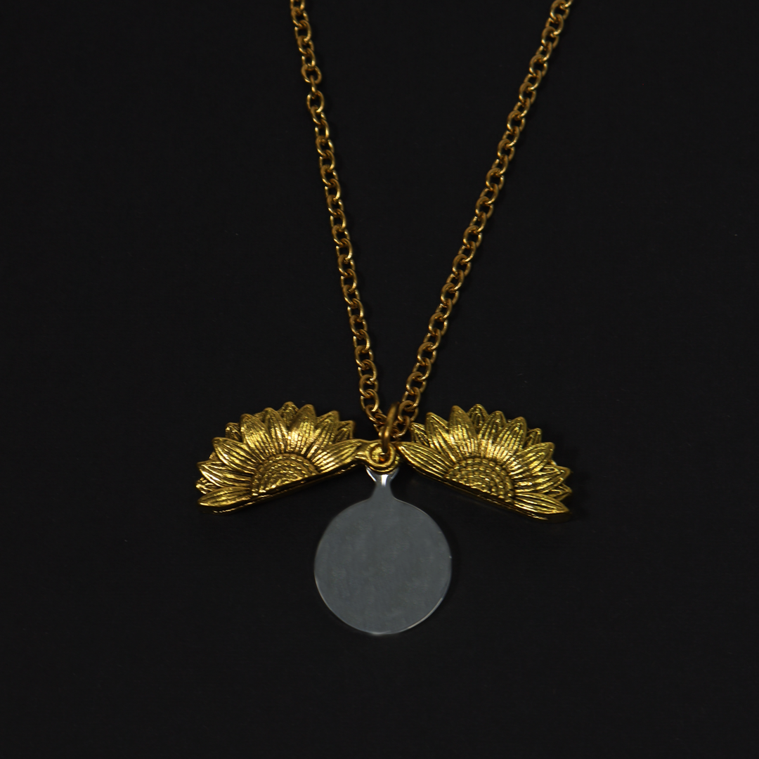 COLLAR RELICARIO GIRASOL PERSONALIZADO A LÁSER