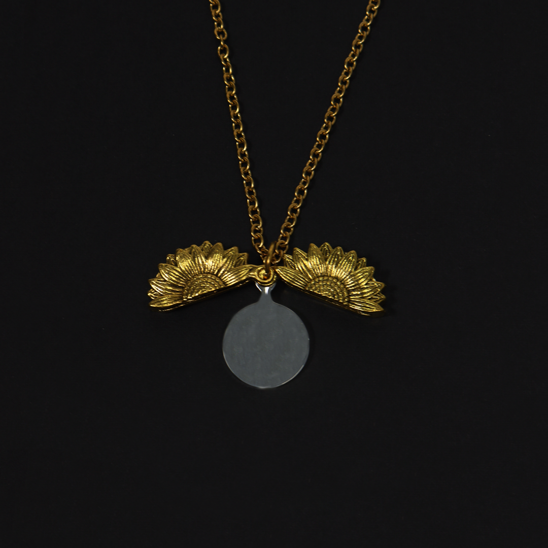 COLLAR RELICARIO GIRASOL PERSONALIZADO A LÁSER